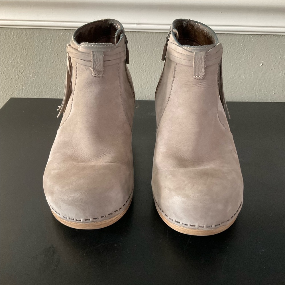 Dansko Women’s Light Gray Suede Ankle Booties with Tassel